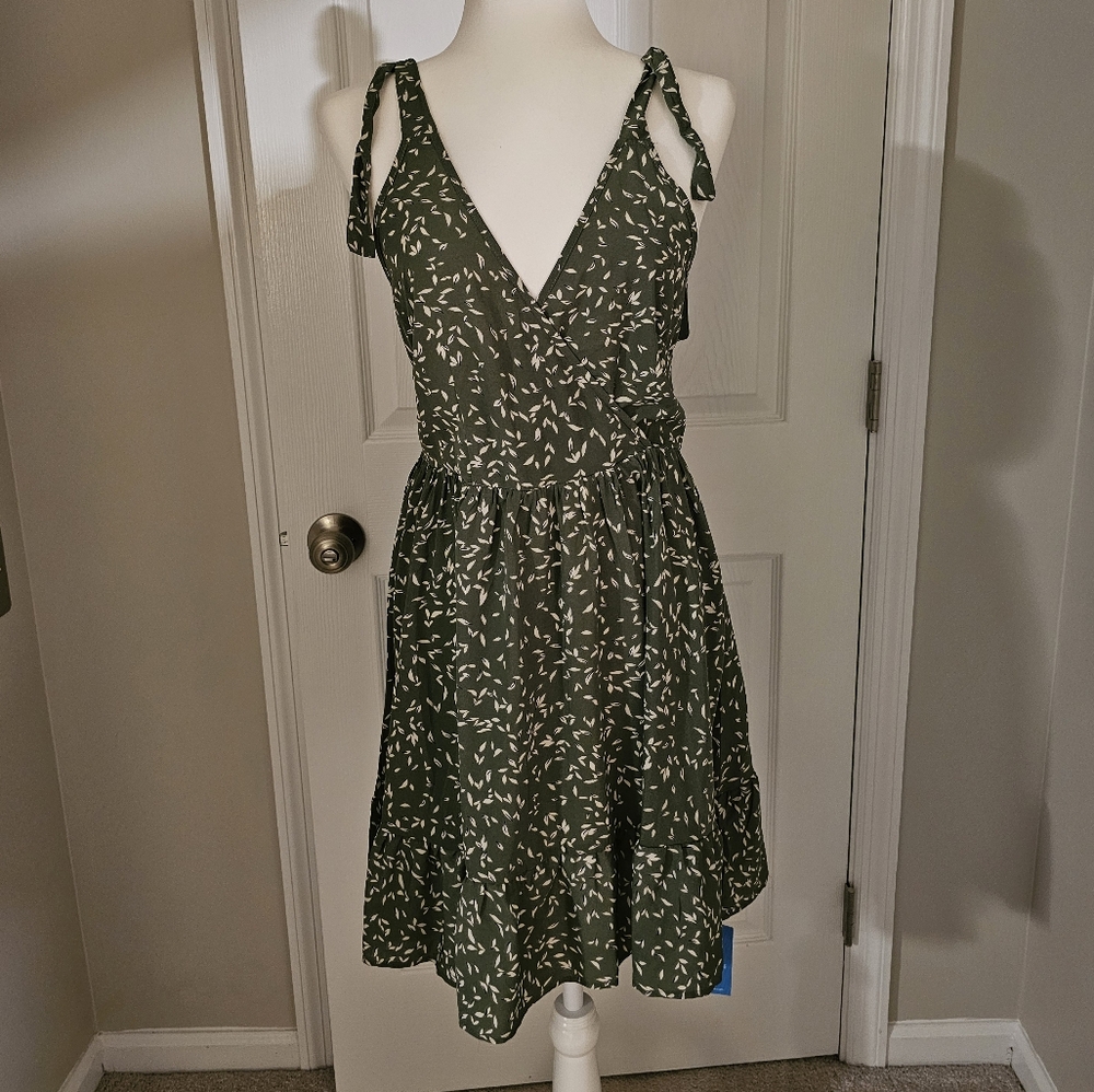 Cupshe Beautiful green and cream color dress Size‎ Medium